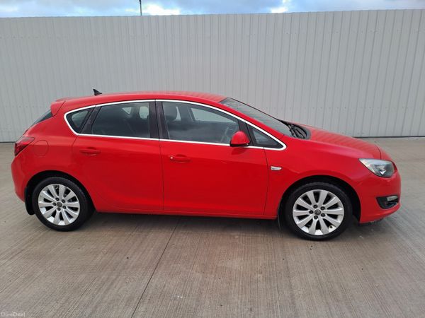 Vauxhall Astra Hatchback, Diesel, 2014, Red