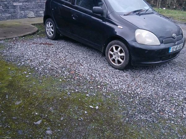Toyota Yaris Hatchback, Petrol, 2002, Black