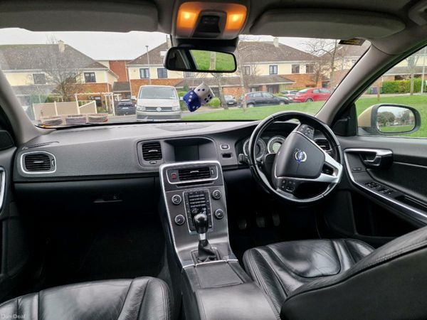 Volvo S60 Saloon, Diesel, 2010, Gold