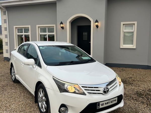 Toyota Avensis Saloon, Diesel, 2012, White