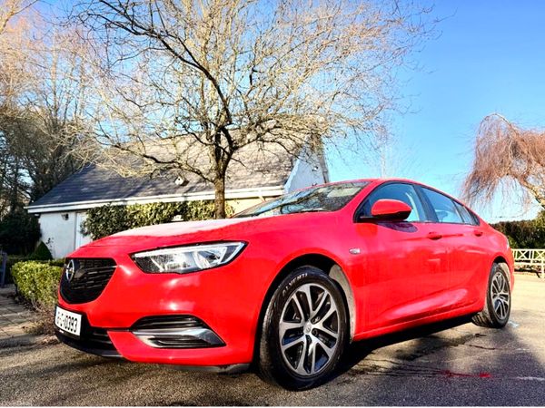 Opel Insignia Hatchback, Diesel, 2018, Red