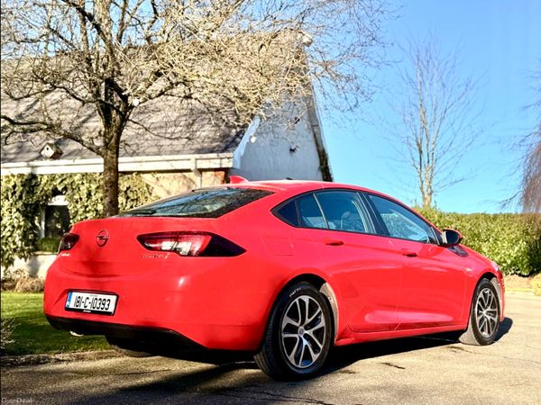 Opel Insignia Hatchback, Diesel, 2018, Red