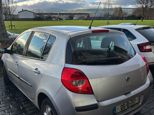 Renault Clio Hatchback, Petrol, 2006, Silver