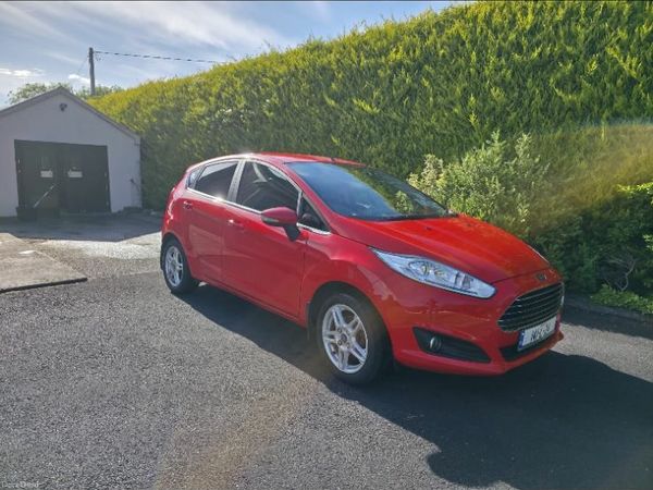 Ford Fiesta Hatchback, Petrol, 2014, Red