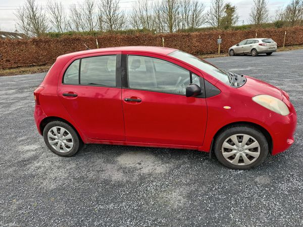 Toyota Yaris Hatchback, Petrol, 2007, Red