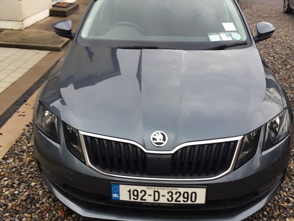 Skoda Octavia Saloon, Diesel, 2019, Grey