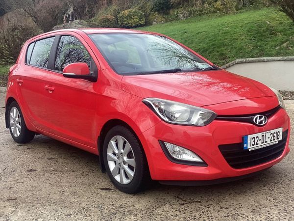 Hyundai i20 Hatchback, Petrol, 2013, Red