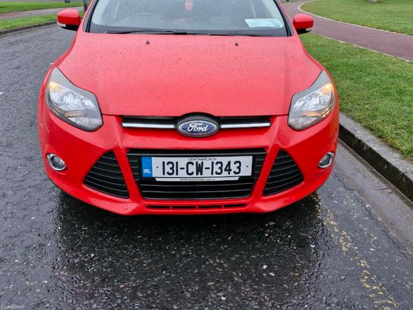 Ford Focus Hatchback, Petrol, 2013, Red