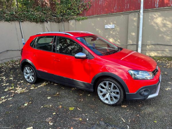 Volkswagen Polo Hatchback, Petrol, 2014, Red