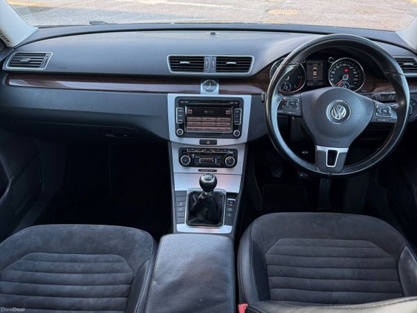 Volkswagen Passat Saloon, Diesel, 2011, Grey