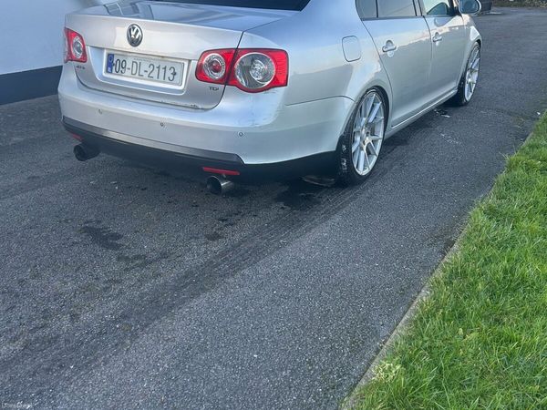 Volkswagen Jetta Saloon, Diesel, 2009, Silver