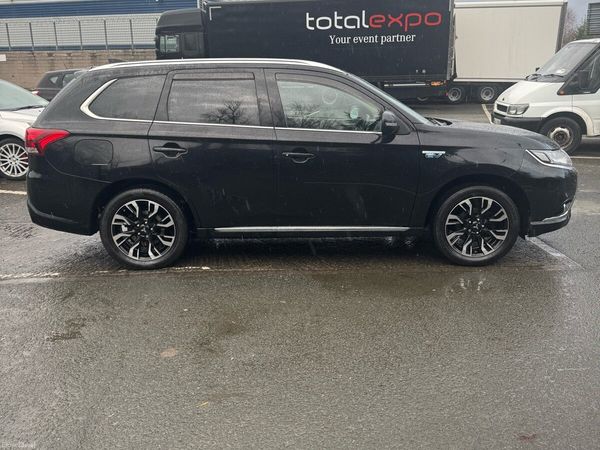Mitsubishi Outlander SUV, Petrol Plug-in Hybrid, 2016, Black