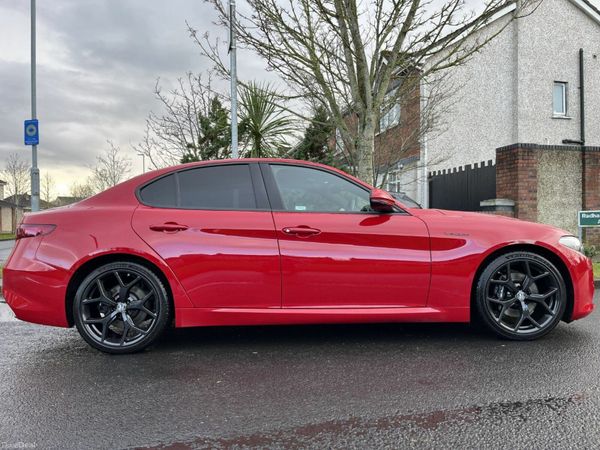 Alfa Romeo Giulia Saloon, Petrol, 2021, Red