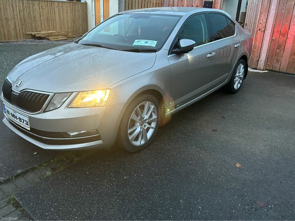 Skoda Octavia Saloon, Diesel, 2019, Grey