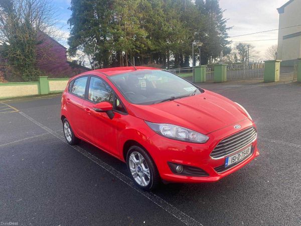 Ford Fiesta Hatchback, Petrol, 2015, Red