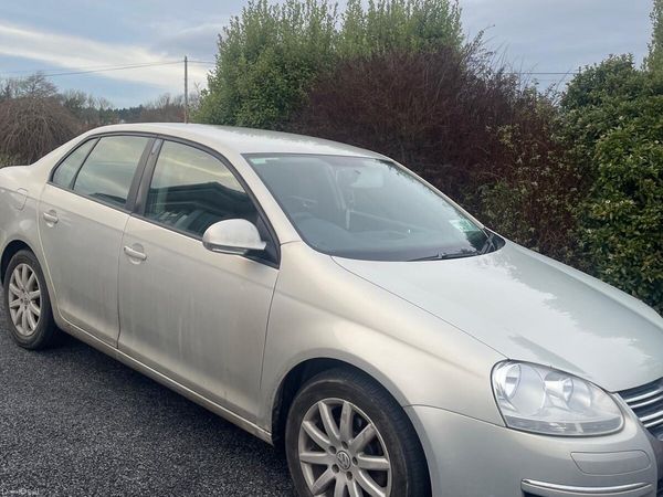 Volkswagen Jetta Saloon, Diesel, 2010, Silver