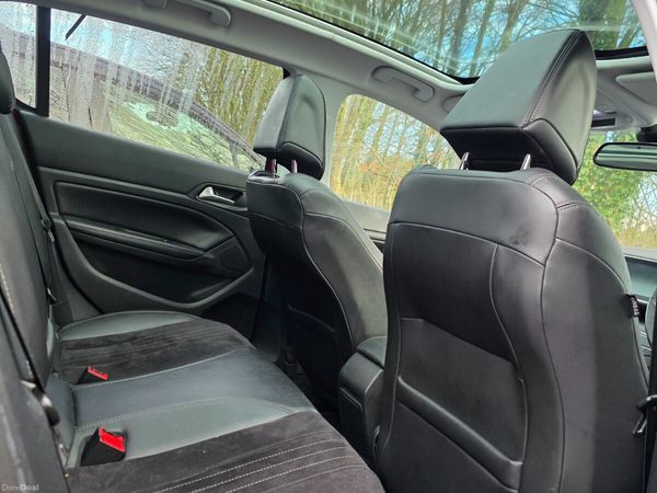 Peugeot 308 Estate, Petrol, 2015, Red