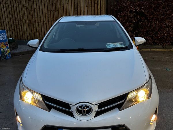 Toyota Auris Hatchback, Diesel, 2013, White