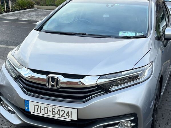 Honda Shuttle MPV, Petrol Hybrid, 2017, Silver