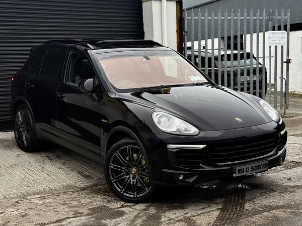 Porsche Cayenne SUV, Petrol Plug-in Hybrid, 2015, Black