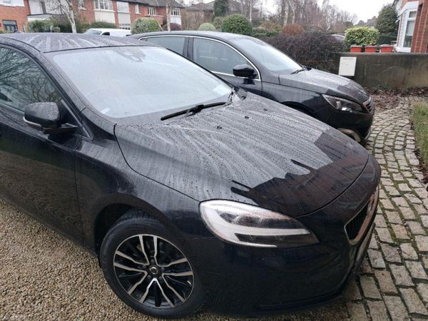 Volvo V40 Estate, Diesel, 2019, Black