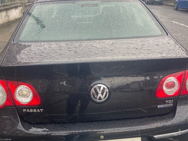Volkswagen Passat Saloon, Diesel, 2010, Black