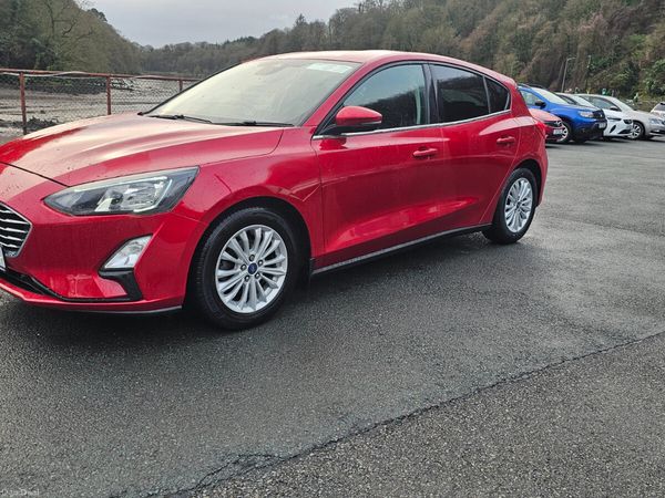 Ford Focus Hatchback, Diesel, 2021, Red