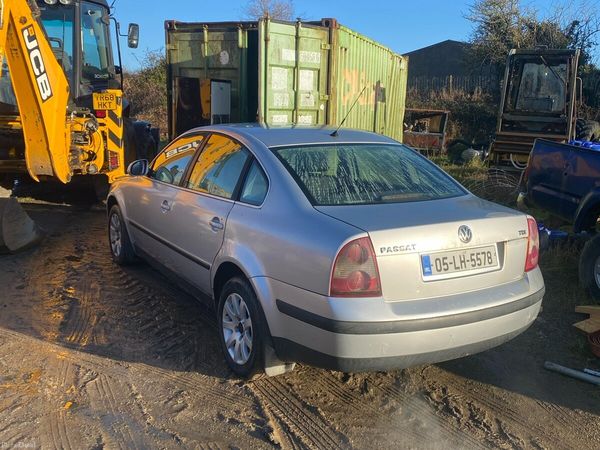 Volkswagen Passat Saloon, Diesel, 2005, Silver