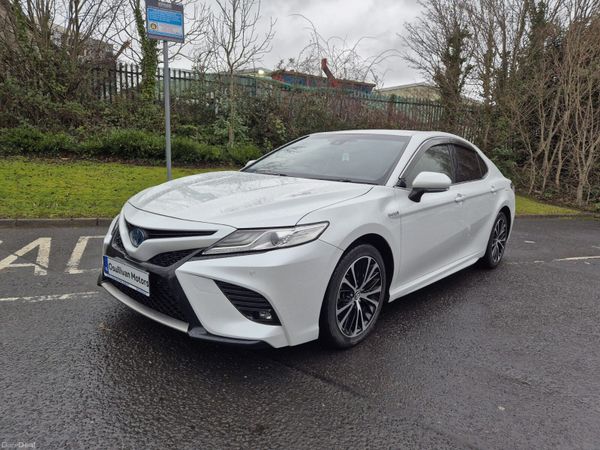 Toyota Camry Saloon, Petrol Hybrid, 2020, White