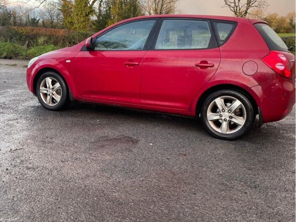 Kia Ceed Hatchback, Diesel, 2007, Red