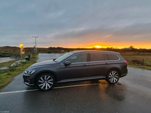 Volkswagen Passat Estate, Petrol Plug-in Hybrid, 2017, Grey