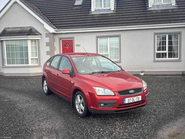 Ford Focus Hatchback, Petrol, 2007, Red