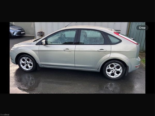 Ford Focus Hatchback, Diesel, 2010, Gold