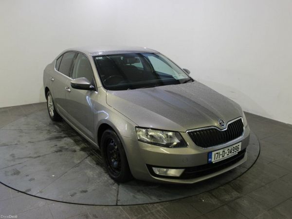 Skoda Octavia Saloon, Diesel, 2017, Yellow