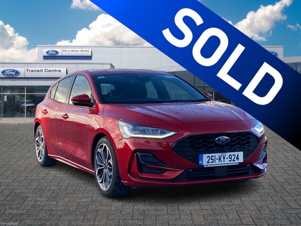 Ford Focus Hatchback, Petrol, 2025, Red