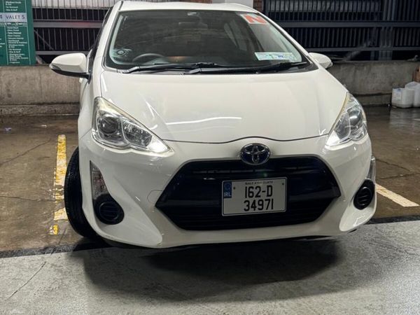 Toyota Aqua Hatchback, Petrol Hybrid, 2016, White