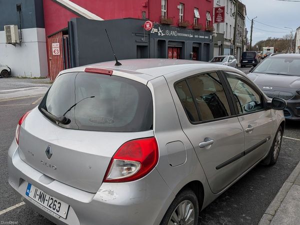 Renault Clio Hatchback, Petrol, 2011, Silver