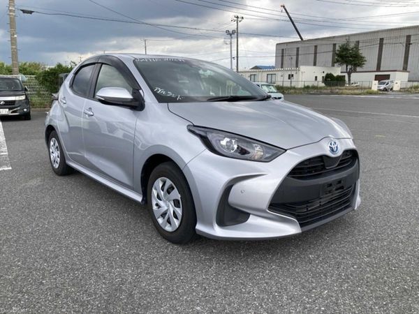 Toyota Yaris Hatchback, Petrol Hybrid, 2022, Silver