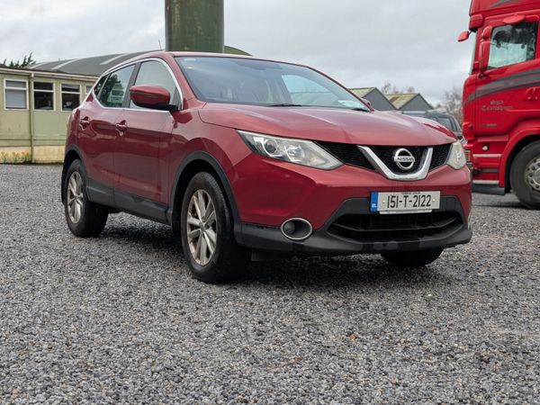 Nissan Qashqai Hatchback, Diesel, 2015, Red