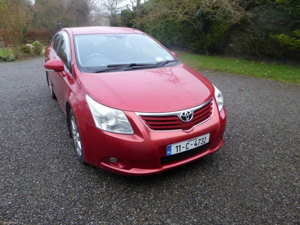 Toyota Avensis Saloon, Diesel, 2011, Red