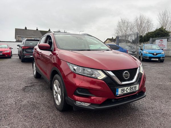Nissan Qashqai MPV, Petrol, 2019, Red
