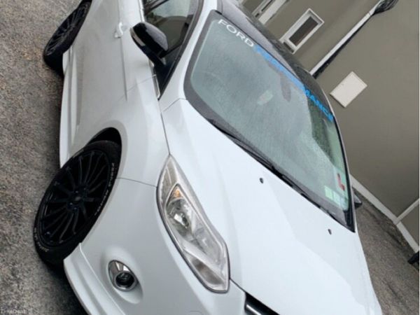 Ford Focus Hatchback, Diesel, 2013, White