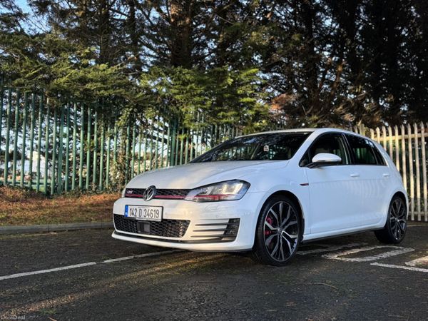 Volkswagen Golf Hatchback, Petrol, 2014, White