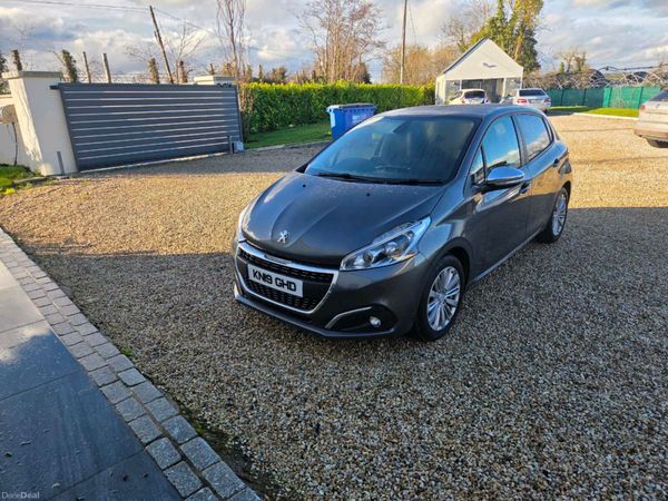 Peugeot 208 Hatchback, Petrol, 2019, Grey