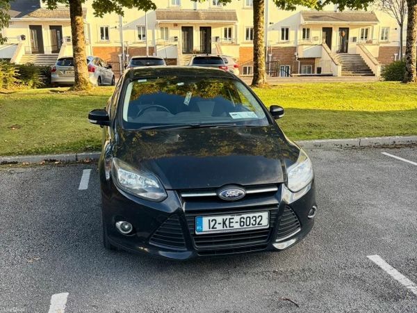 Ford Focus Hatchback, Petrol, 2012, Black
