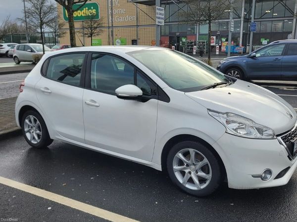 Peugeot 208 Hatchback, Petrol, 2013, White