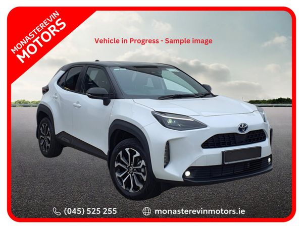 Toyota Yaris Cross Hatchback, Petrol Hybrid, 2025, White