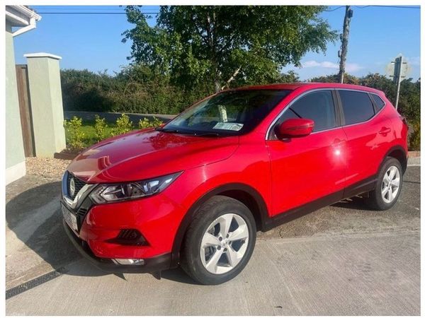 Nissan Qashqai Hatchback, Diesel, 2019, Red