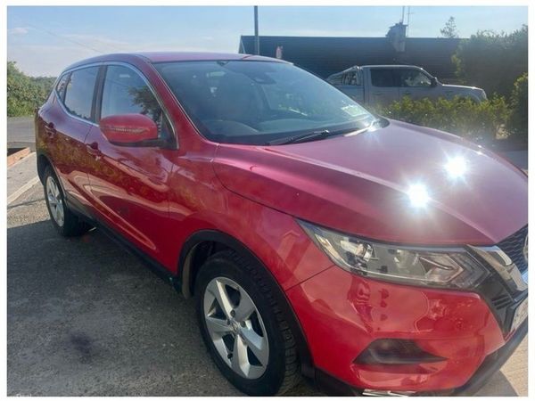 Nissan Qashqai Hatchback, Diesel, 2019, Red