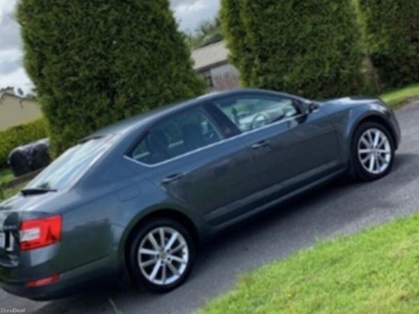 Skoda Octavia Saloon, Diesel, 2017, Grey